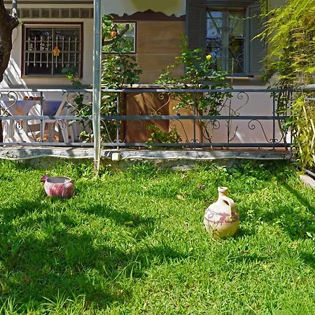 Veni Olive House * كالاماتا