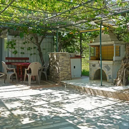 Veni Olive House بيت للعطل كالاماتا