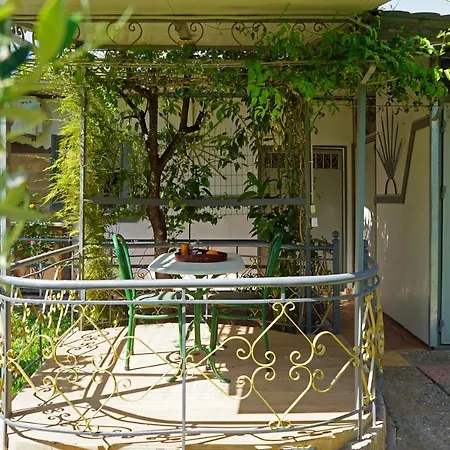 Veni Olive House بيت للعطل كالاماتا