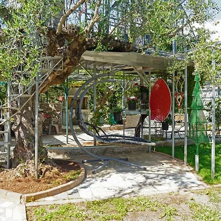 Veni Olive House Holiday home *